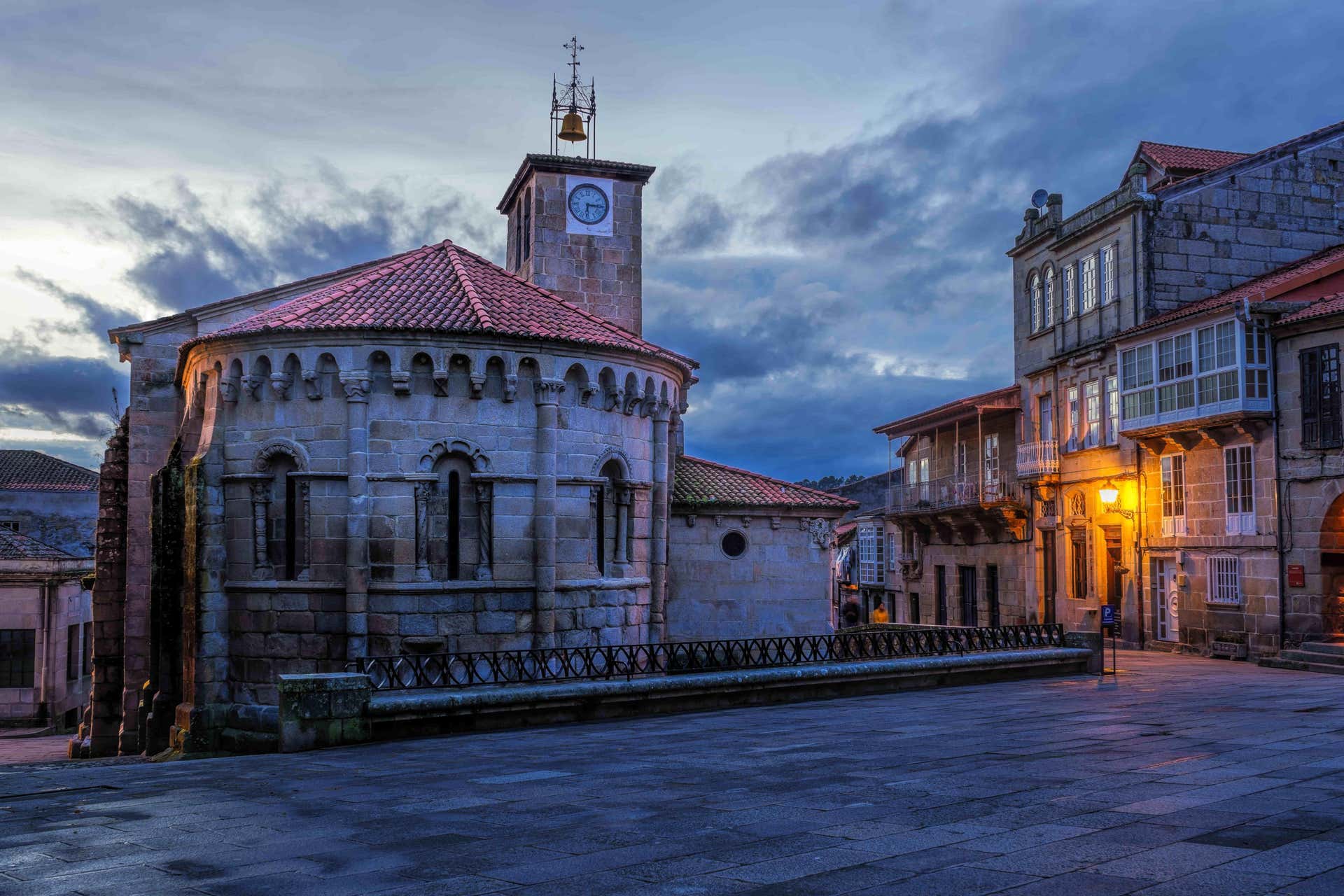 Tour De Los Misterios Y Leyendas De Allariz Civitatis