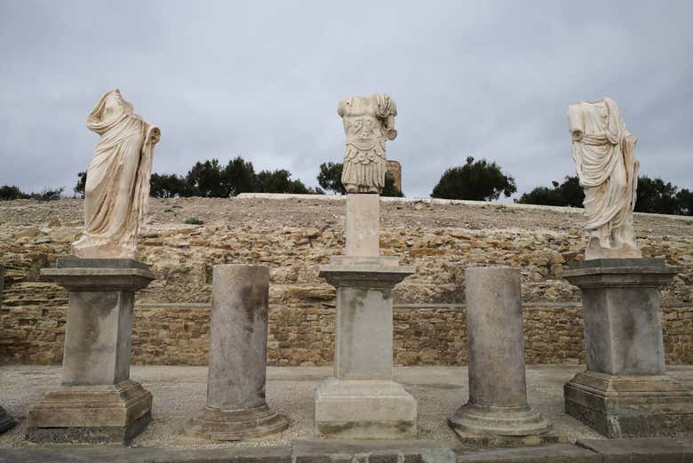 Visita Guiada Por El Yacimiento Arqueol Gico De Torreparedones Baena