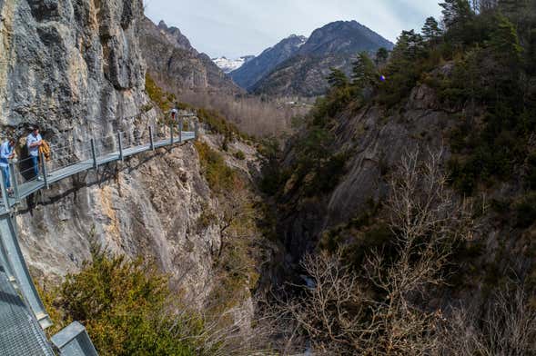 Excursión a las Pasarelas de Panticosa desde Huesca