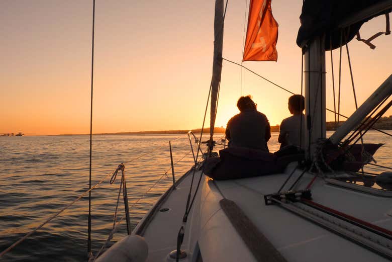 Paseo En Velero Por Lisboa Al Atardecer Disfruta Lisboa