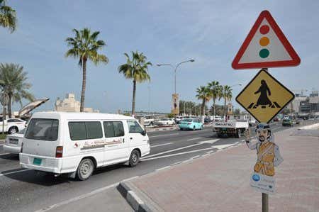 Curiosa señal de tráfico en Doha