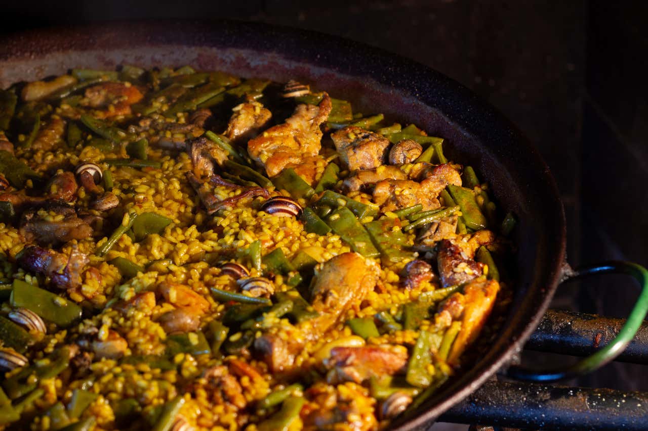 Una paella típica de Valencia