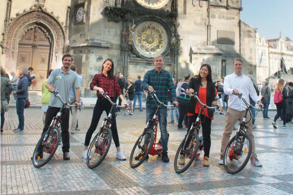 Turismo sostenibile a Praga: tour in monopattino elettrico