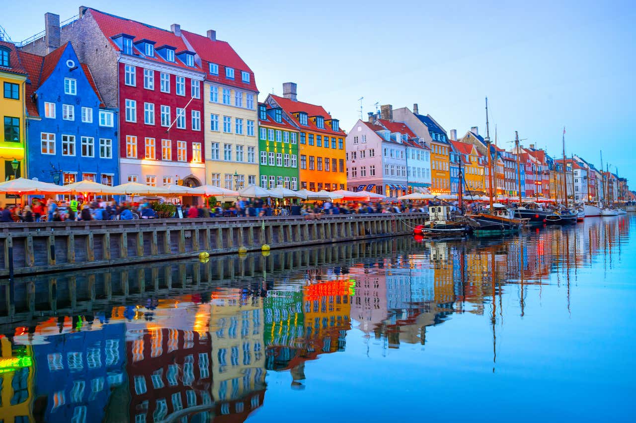 Panorámica del 
canal Nyhavn al atardecer