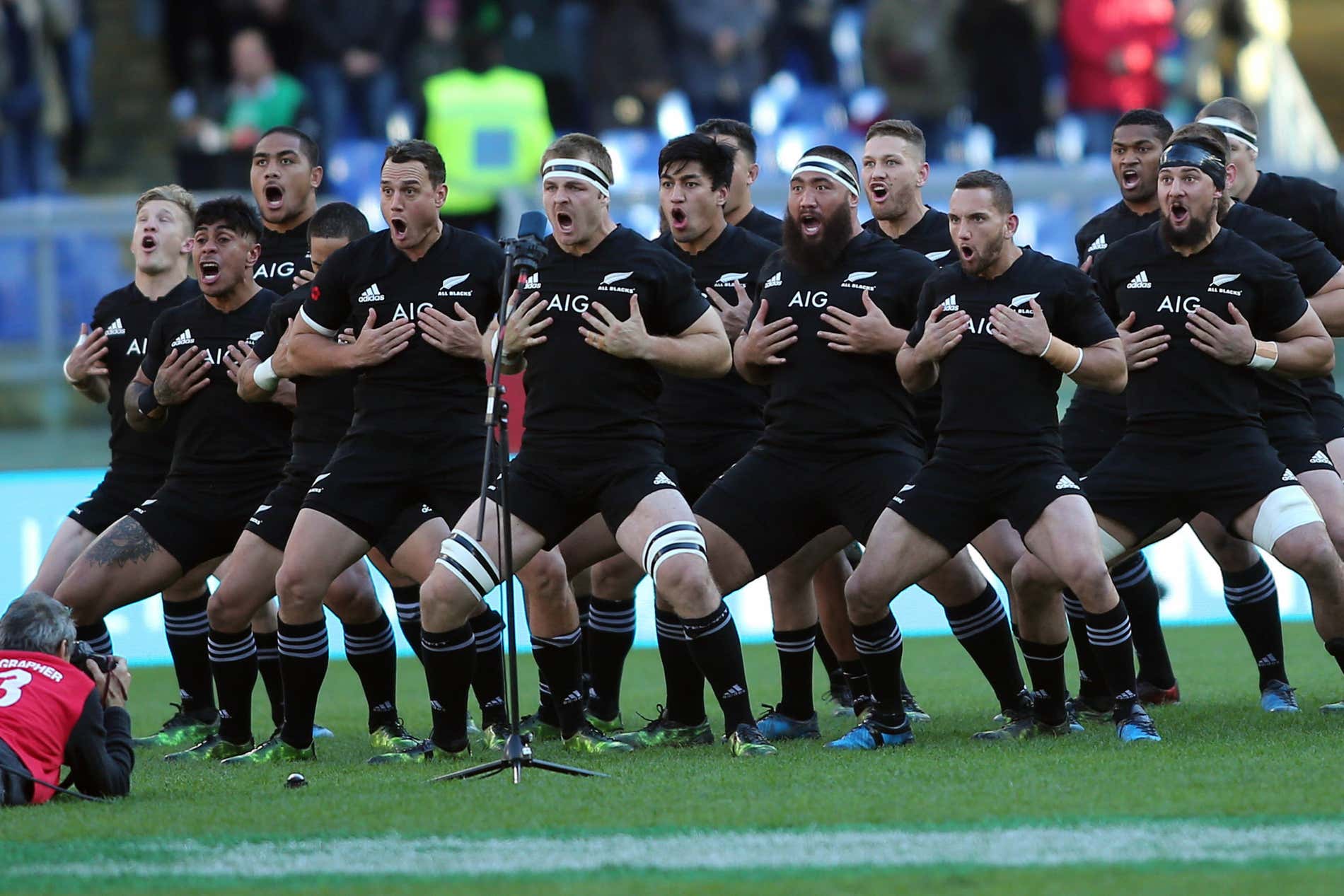 El equipo de los All Blacks haciendo el baile de la Haka antes de un partido 