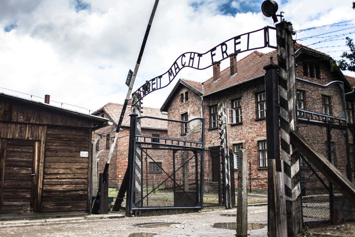 Entrada do campo de concentração Auschwitz-Birkenau