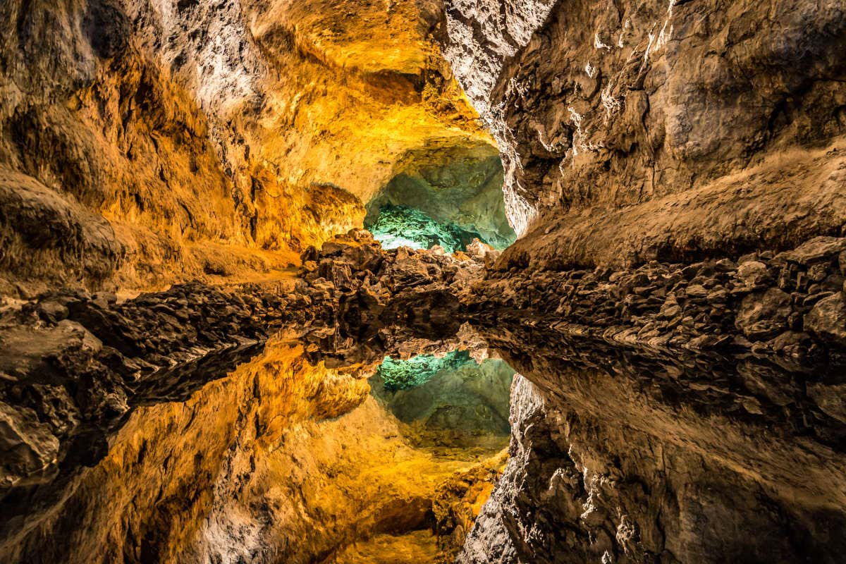 Ilusión óptica en el interior de la Cueva de los Verdes