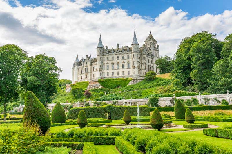 Castelo e jardins de Dunrobin em Sutherland, nas Highlands, Escócia