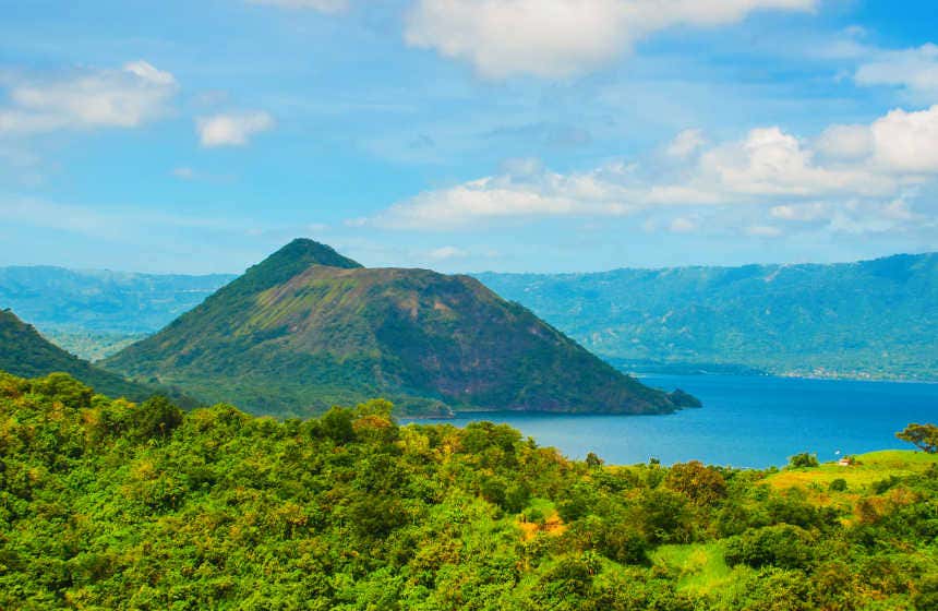 Ilha dentro da cratera do vulcão Taal, um dos vulcões mais perigosos do mundo