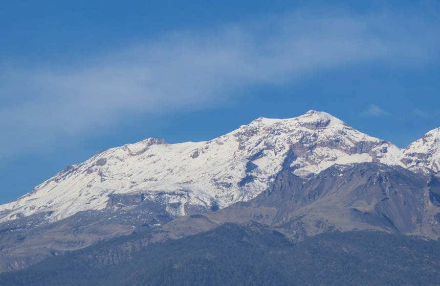 Montanha do Iztaccíhuatl coberta de neve, outro dos vulcões mais perigosos do mundo