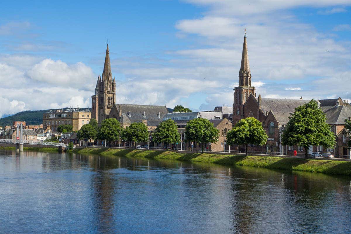 Panorâmica de Inverness com o rio Ness