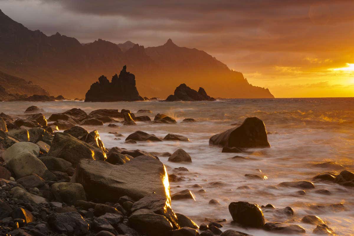 Atardecer en la playa de Benijo