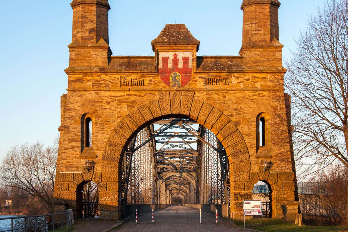 Ponte di accesso alla fortezza di Harburg, una delle località più belle della Romantische Strasse