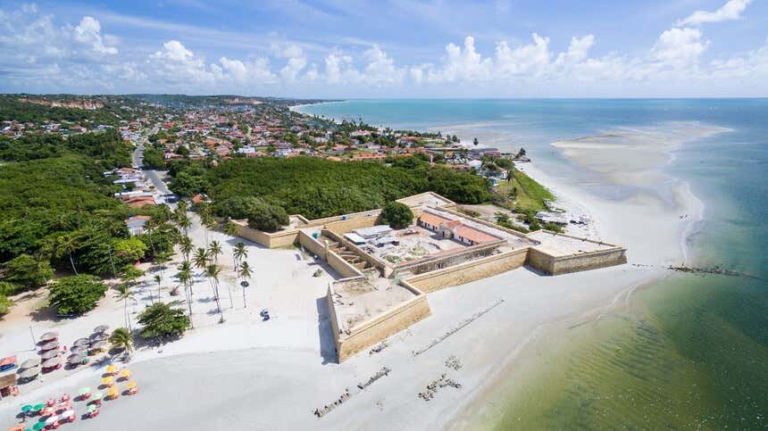 Fort Orange, ao lado do mar, visto do alto