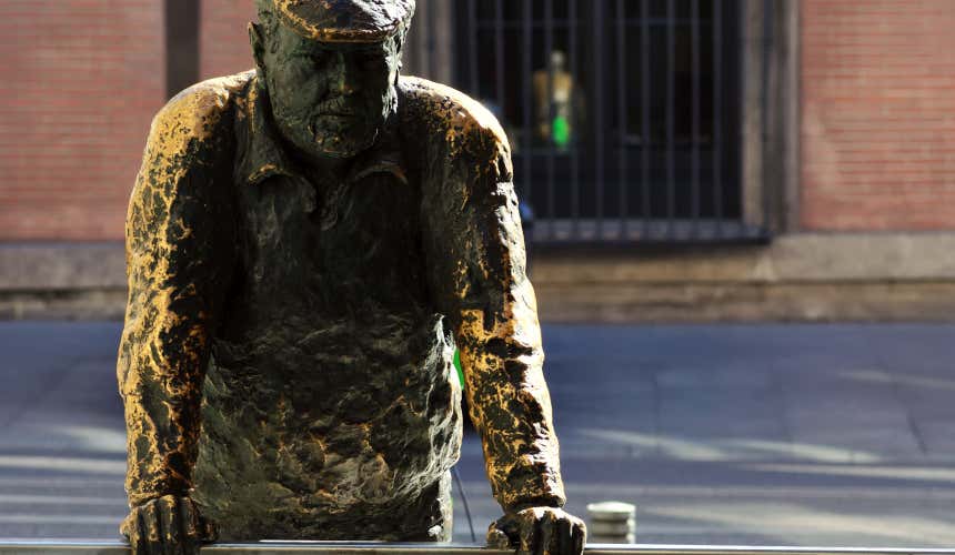 Estatua del vecino curioso