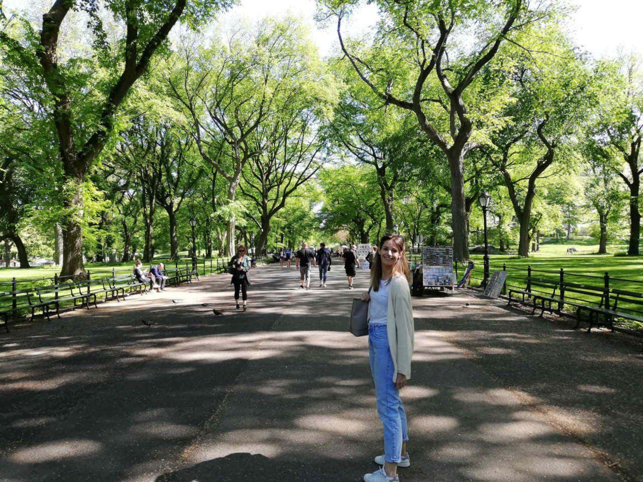 Teresa Perona paseando por Central Park