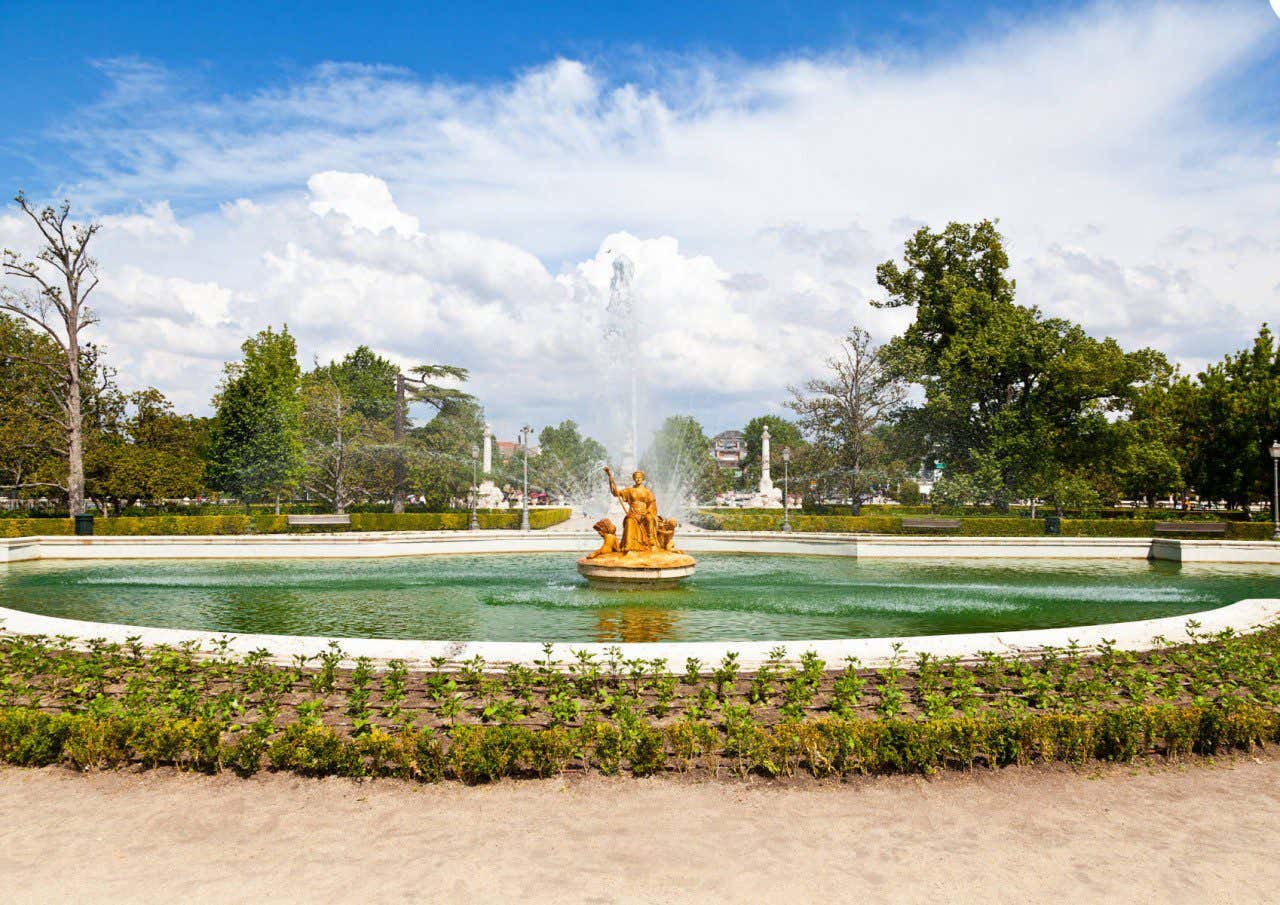 Vista frontal de la Fuente de Ceres en el Jardín del Parterre