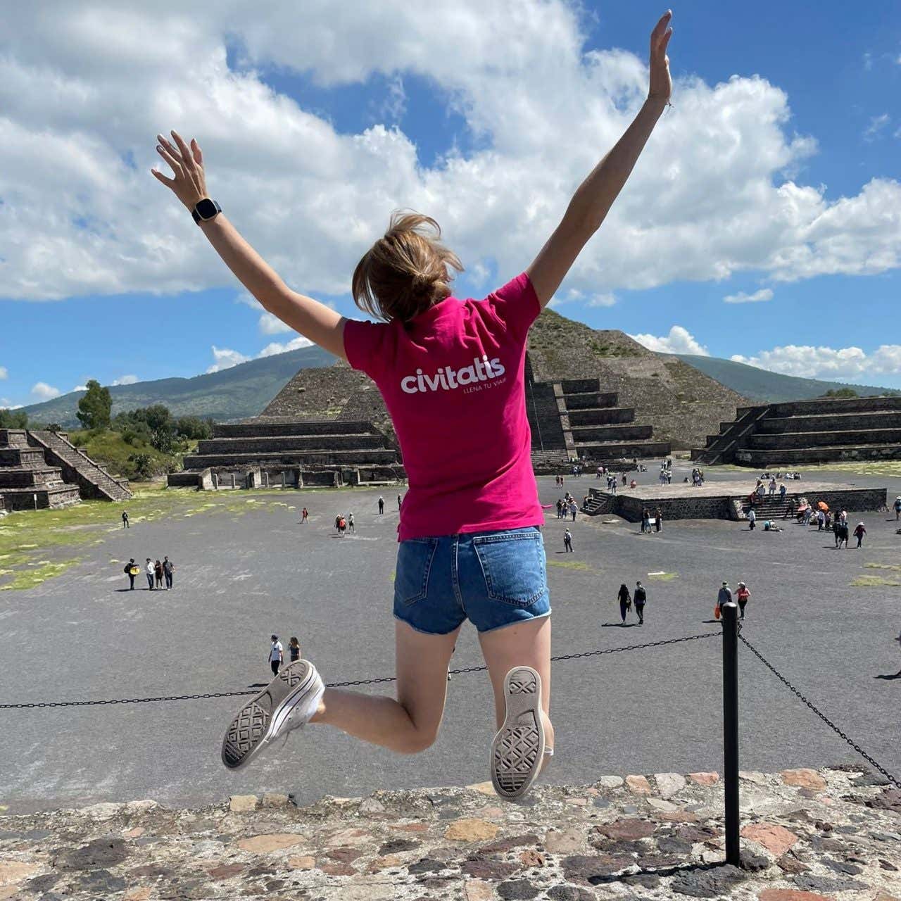 Hannah Colder en las Pirámides de Teotihuacán