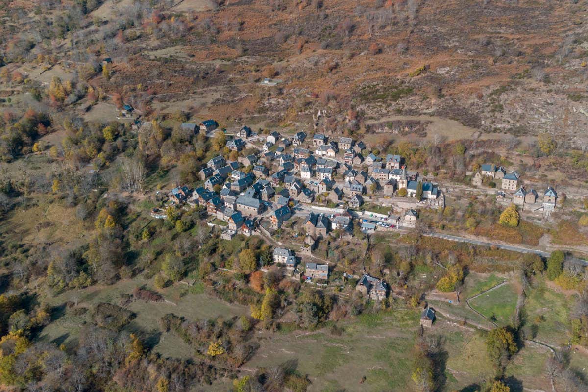 Vista aérea de Bausen en un día despejado