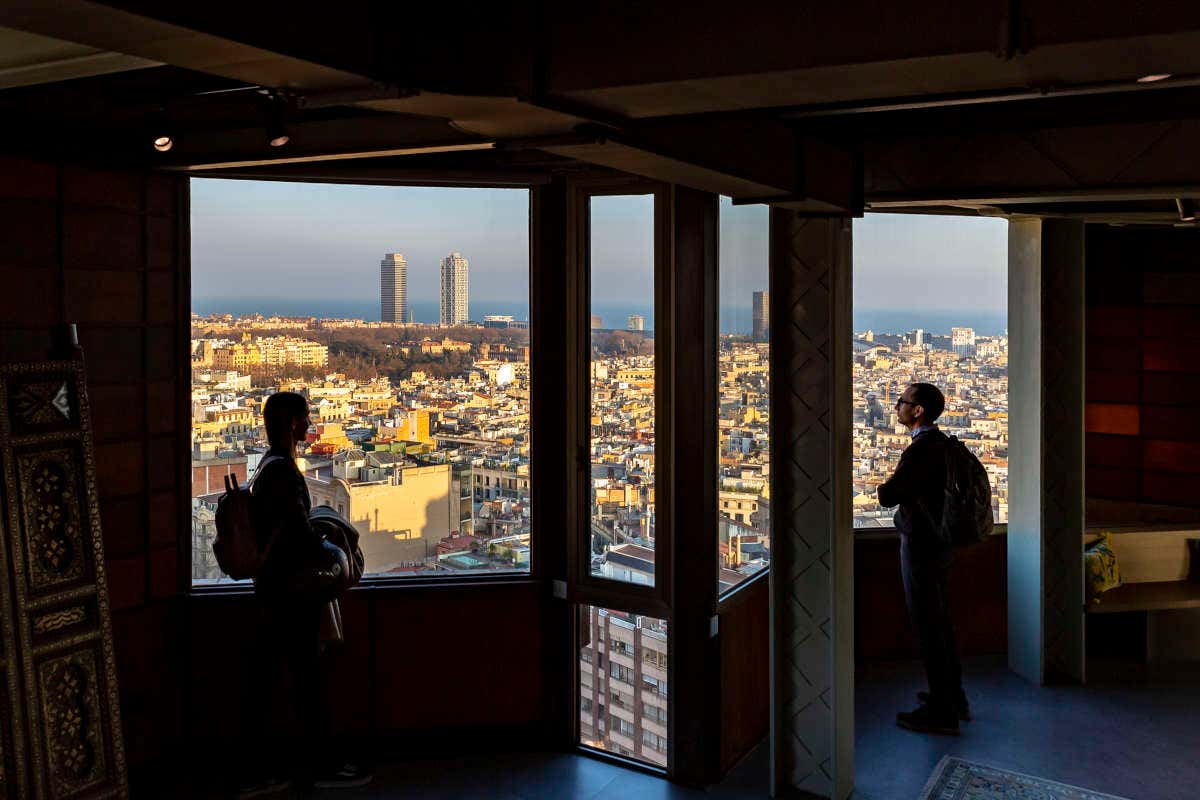 Barcelona desde el interior del mirador Unlimited Barcelona