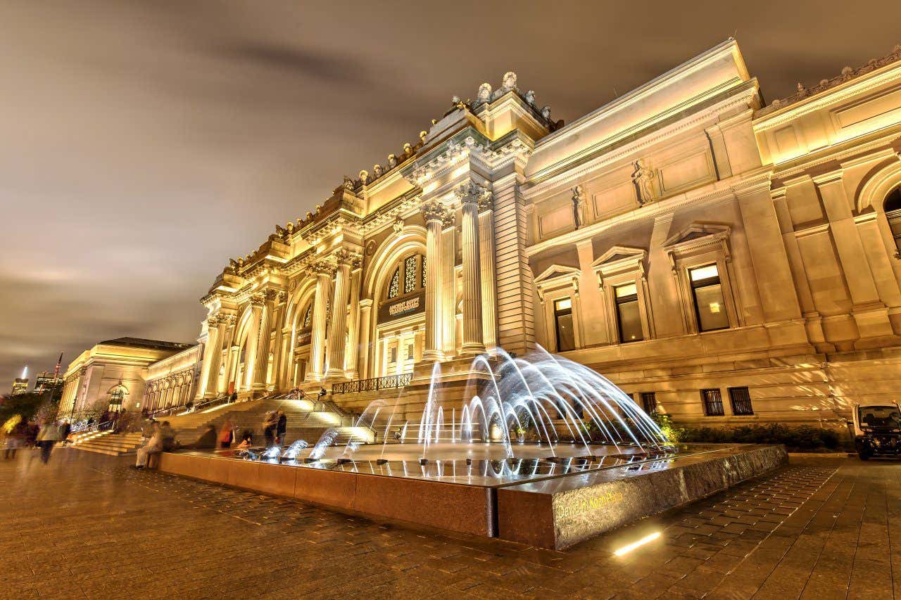 A fountain outside the grand Metropolitan Museum of Art in New York at night. A favourite for international museum day