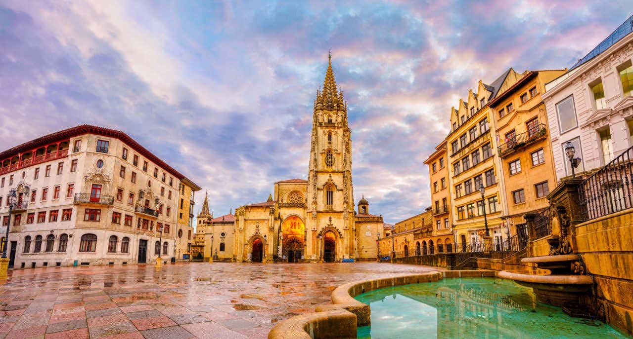 Catedral Metropolitana de El Salvador de Oviedo