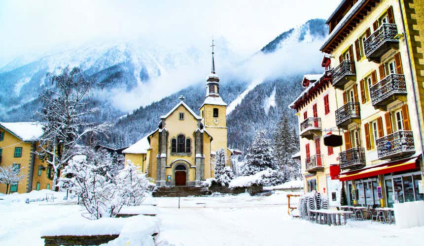 Iglesia de Chamonix-Mont-Blanc, en los Alpes franceses