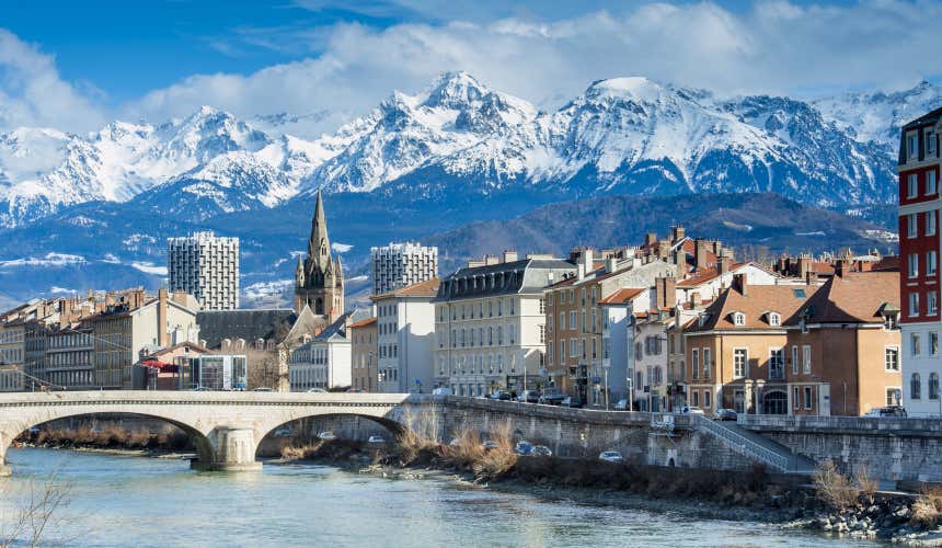 Río Isère a su paso por Grenoble, en los Alpes franceses