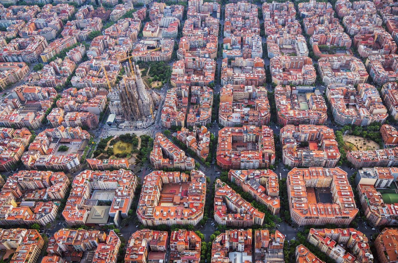 Vista aérea de Barcelona y la Sagrada Familia