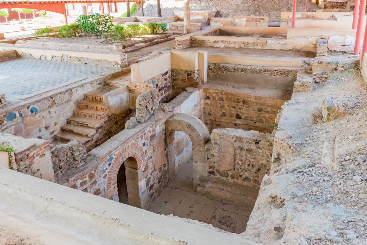 Ruinas de diferentes estancias de la Casa del Mitreo, un antiguo yacimiento arqueológico 