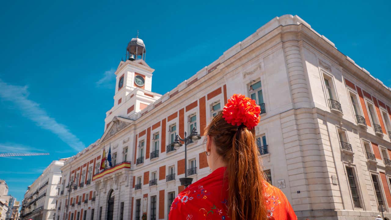 Chica en San Isidro en la Puerta del Sol, Madrid