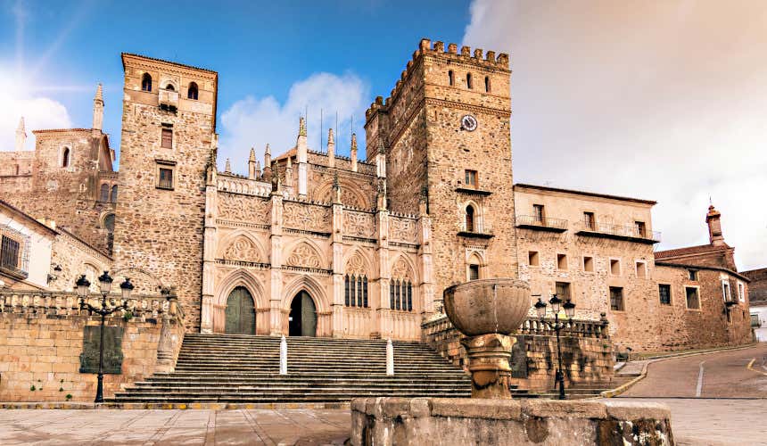 Fachada del Monasterio de Guadalupe 