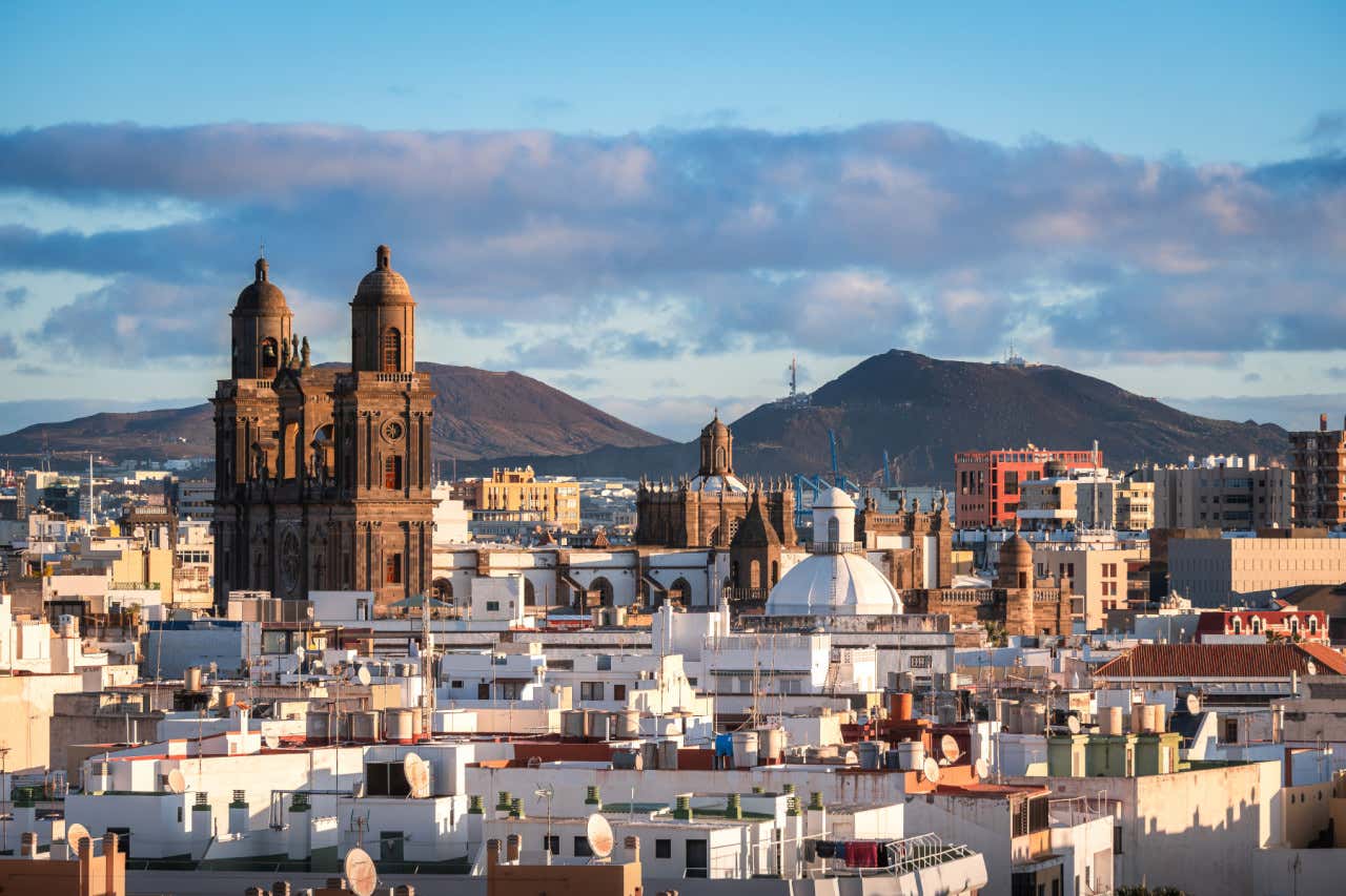 Vista panorámica de la ciudad de Las Palmas de Gran Canaria con la catedral