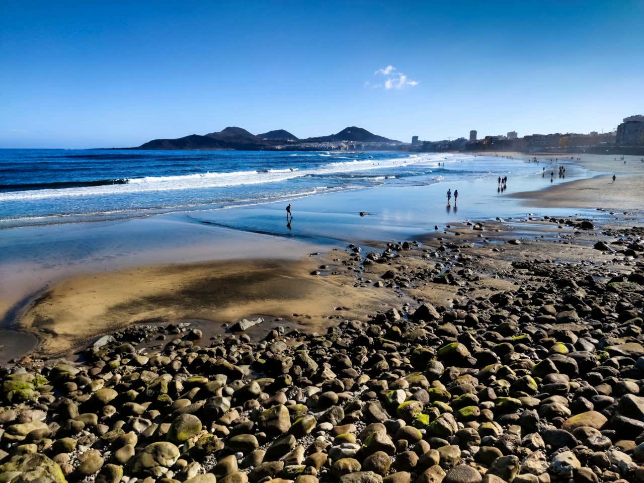 Vista panorámica de la playa de Las Canteras