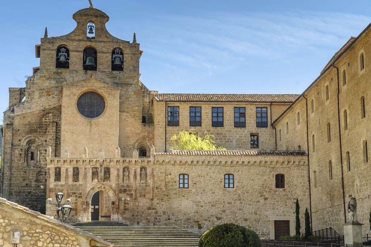 Fachada principal del monasterio de San Salvador, en Oña