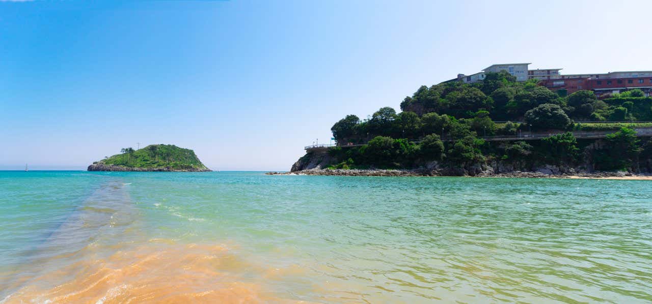 Vue panoramique sur le front de mer de Lekeitio, sur la côte basque espagnole