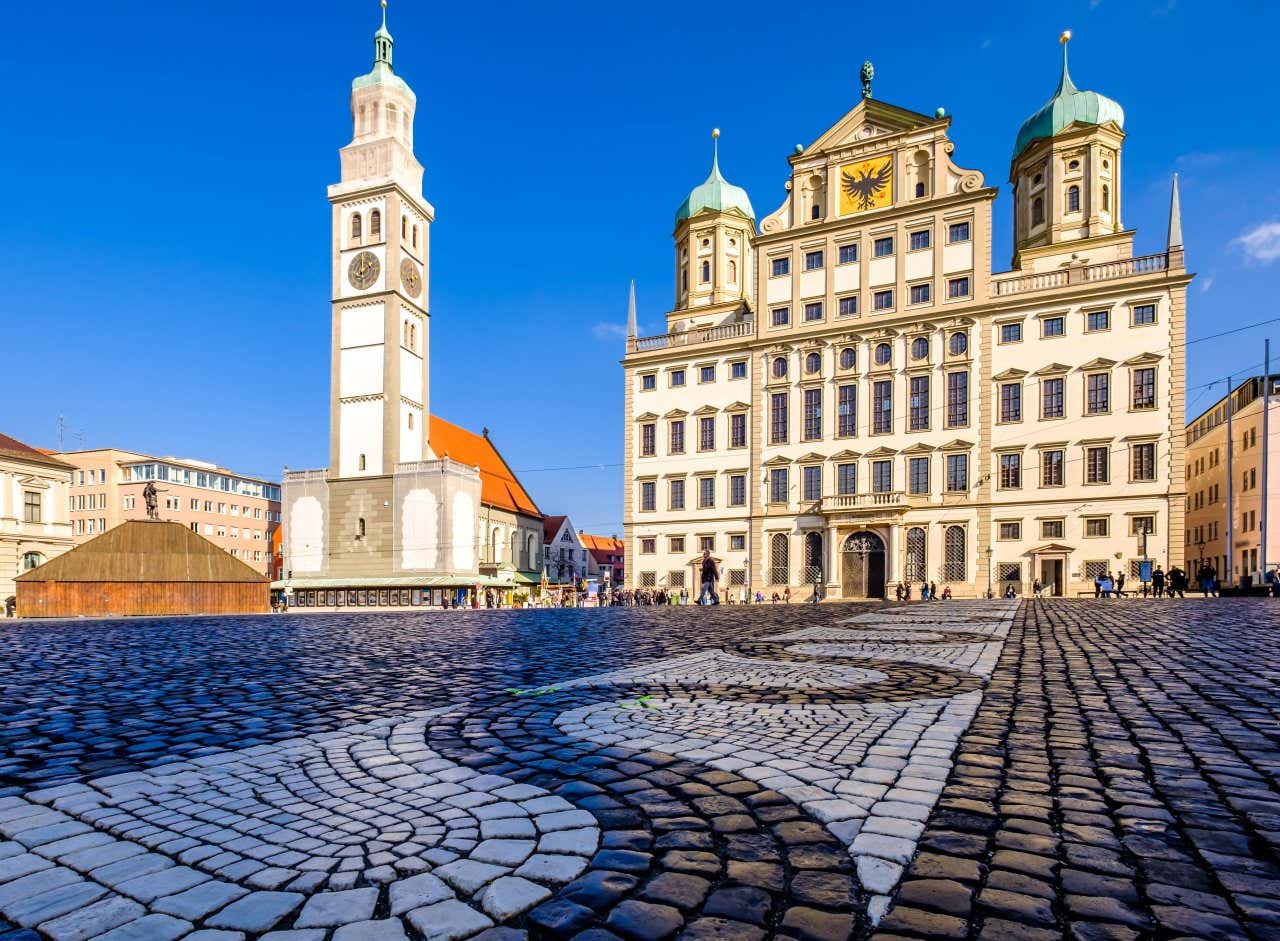 La Rathausplatz di Augusta, ovvero la piazza del municipio, con la Perlachturm sulla sinistra