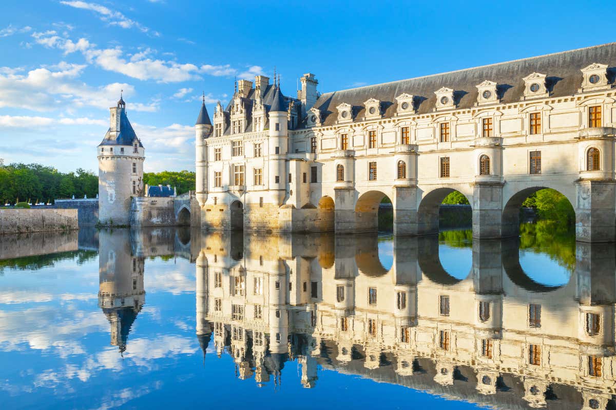 Arcos sobre el río Cher en el castillo de Chenonceau, Francia