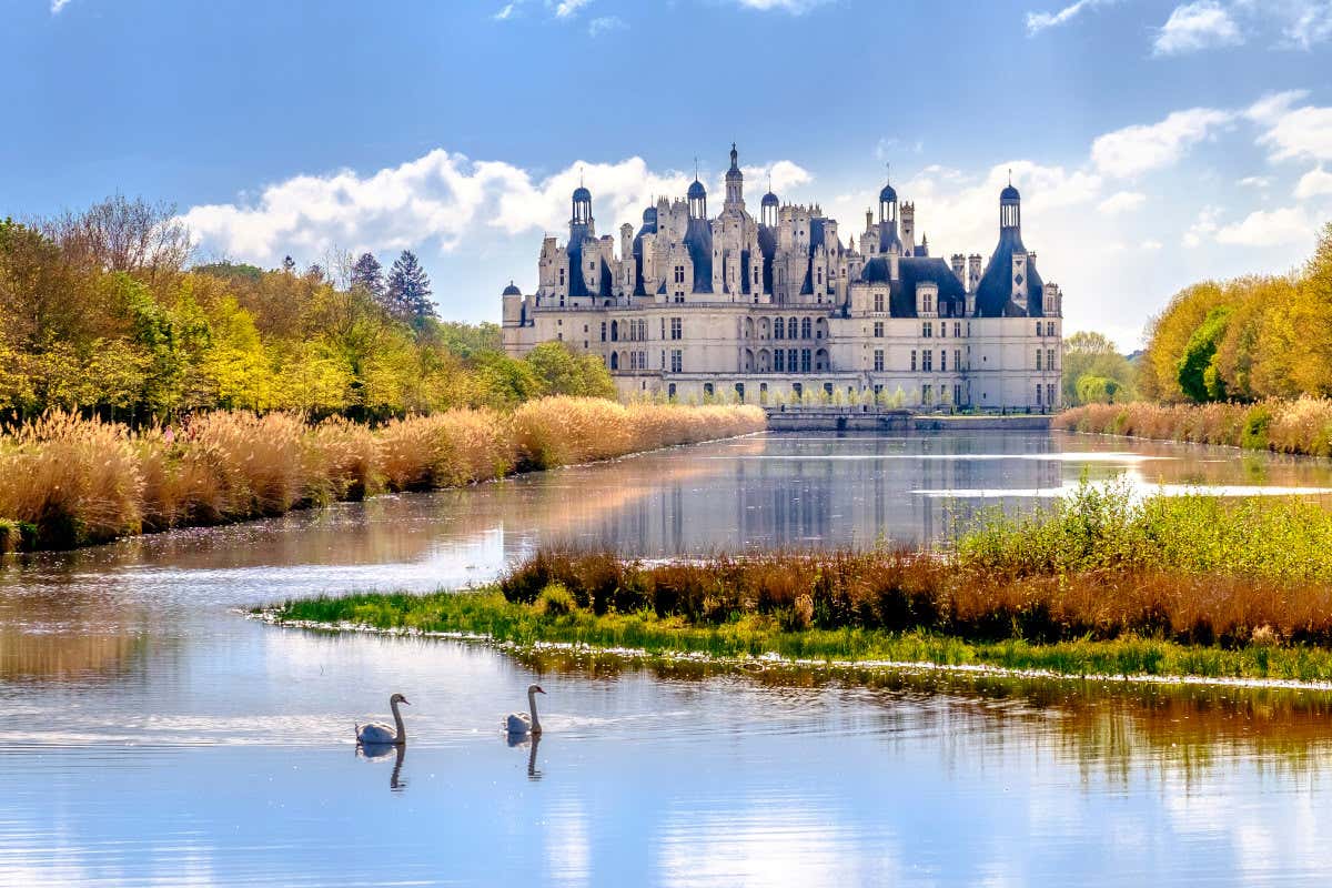 Lago frente al castillo de Chambord, en Francia