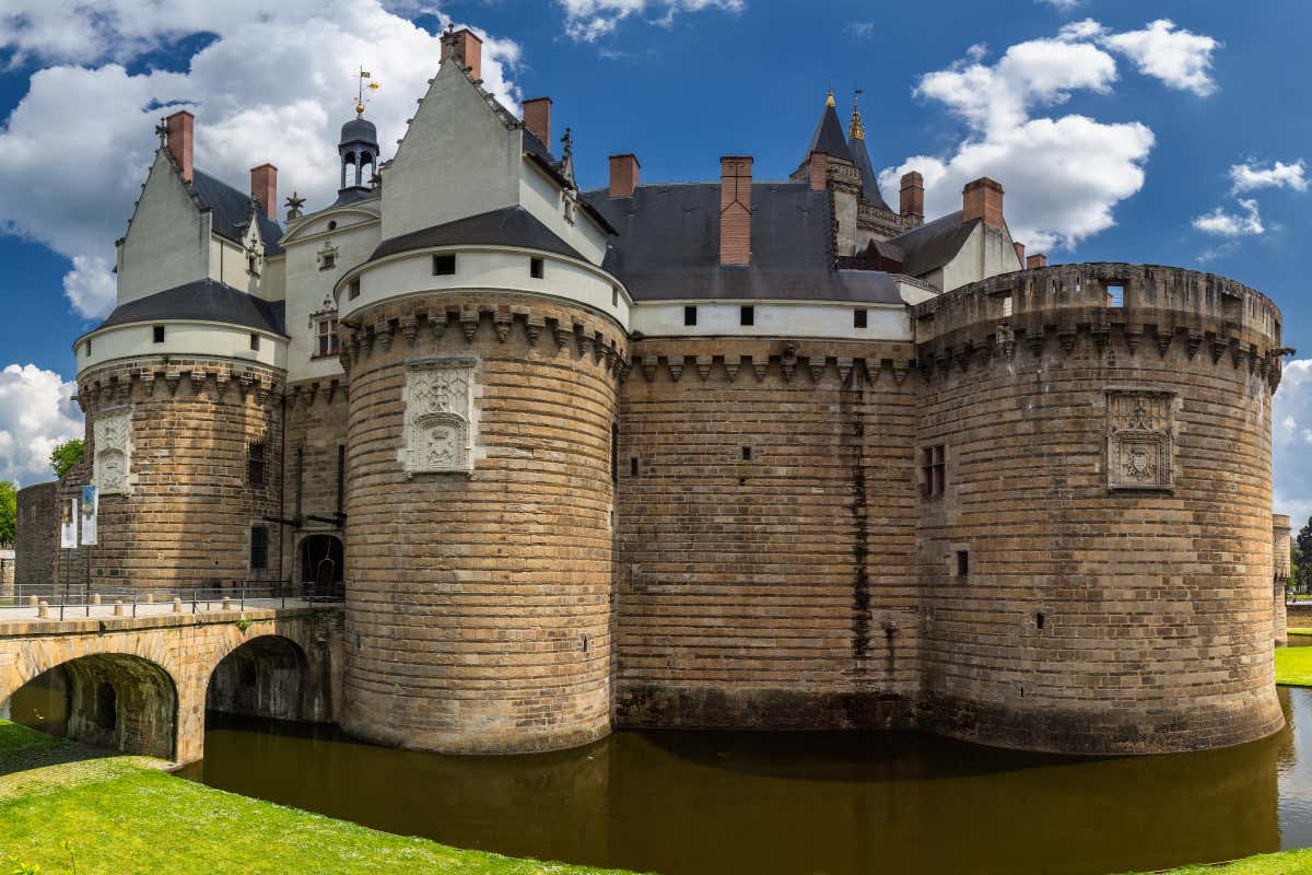 Puente de acceso al castillo de los duques de Bretaña, en Nantes