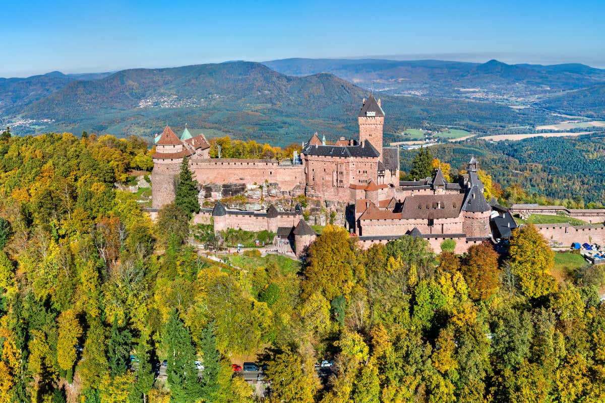 Vista aérea del castillo alsaciano de Haut-Koenigsbourg, en el este de Francia