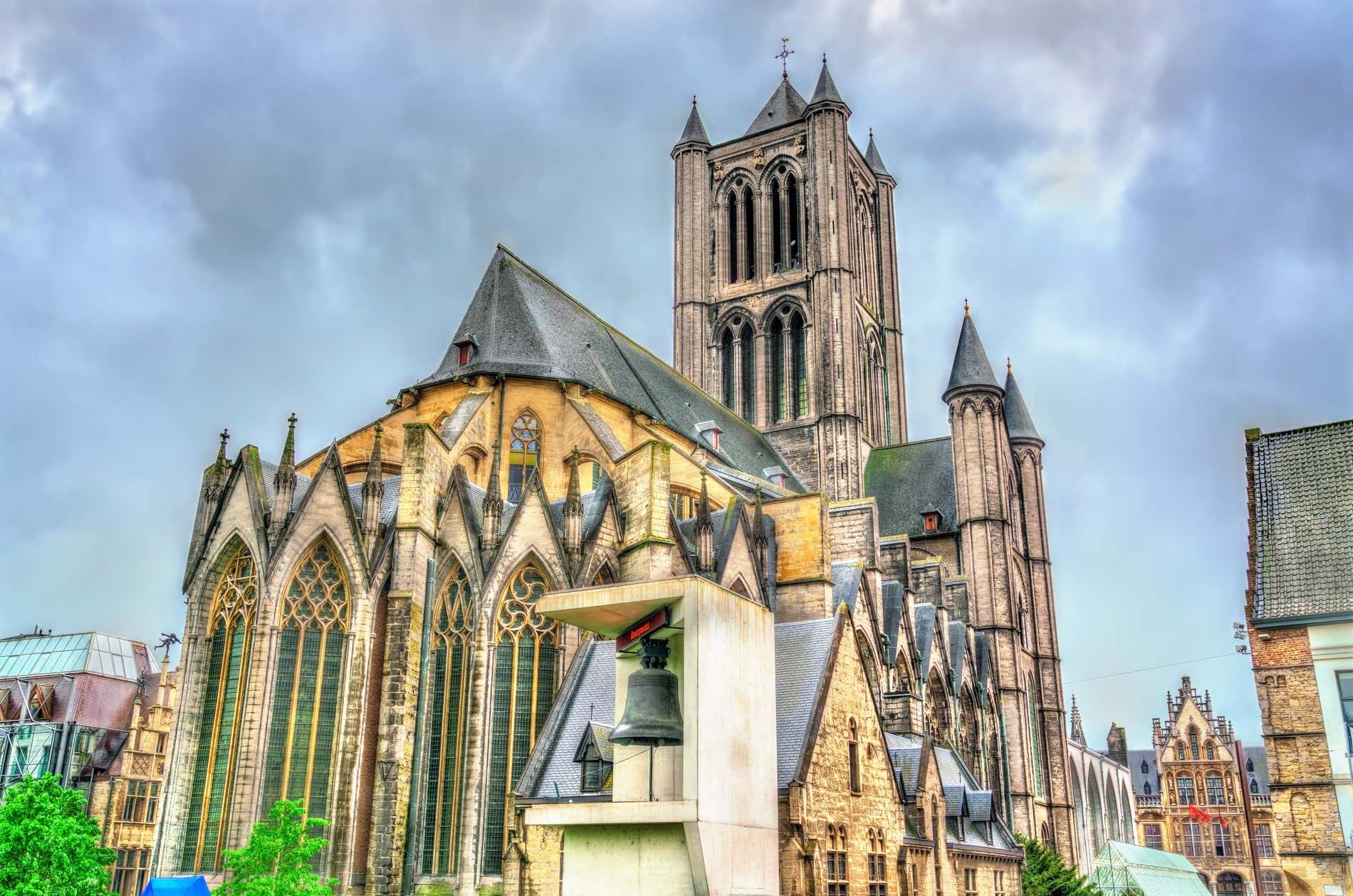 Vue extérieure sur l'église Saint-Nicolas à Gand