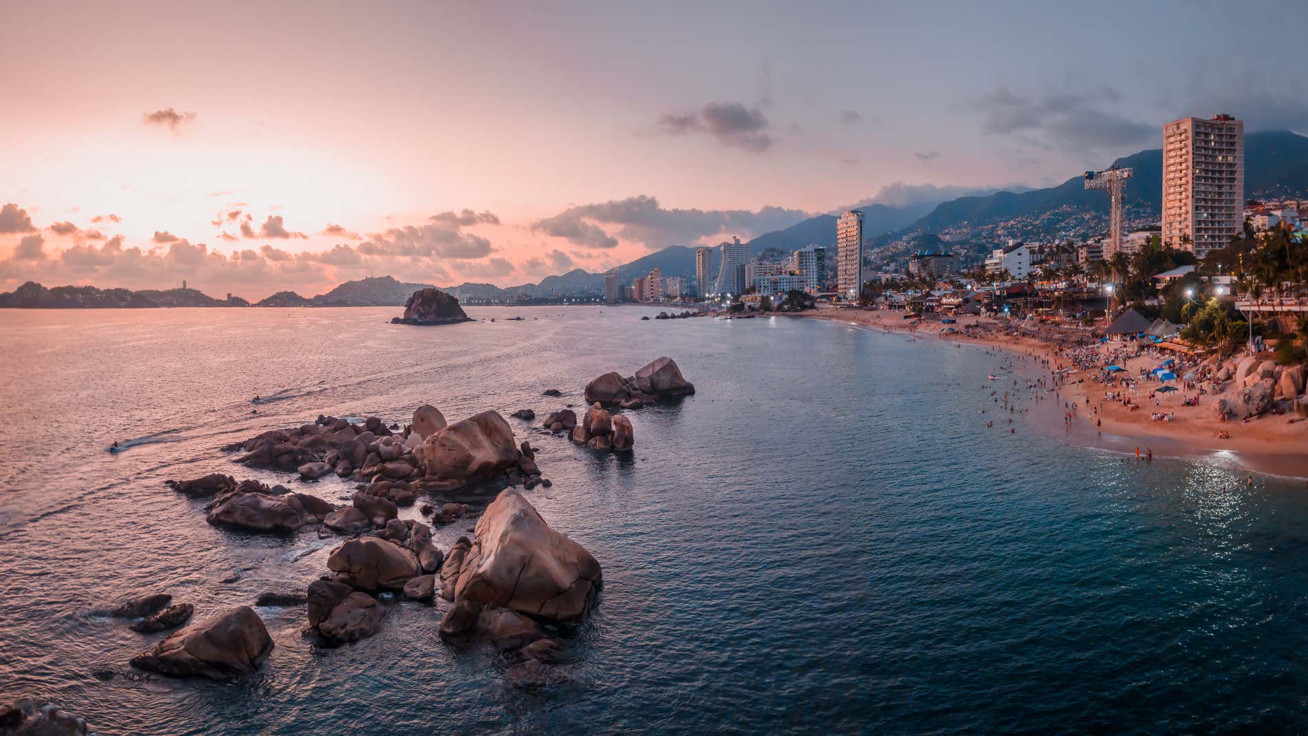 Términos y condiciones de la campaña benéfica “free tour por el Acapulco que regresará”