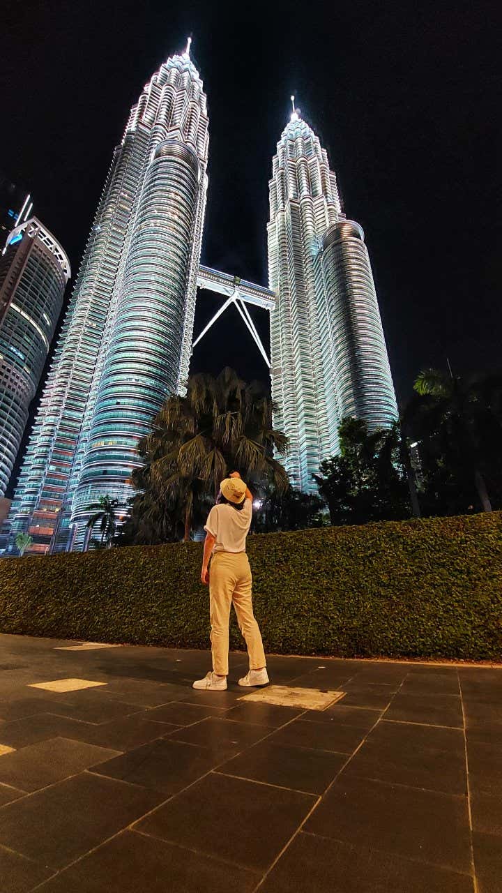 Admirando las Torres Petronas de Kuala Lumpur