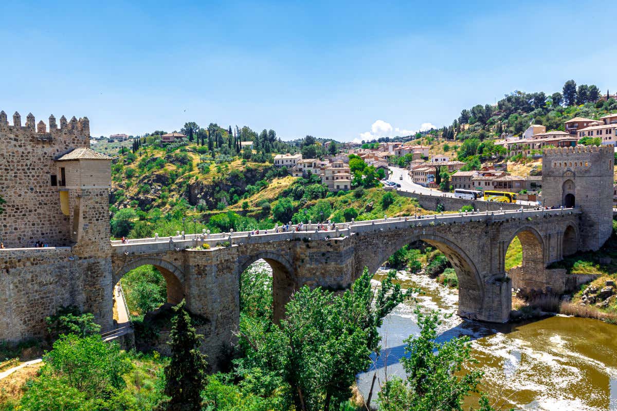 Il ponte di San Martín, un varco di Toledo che attraversa il fiume Tago