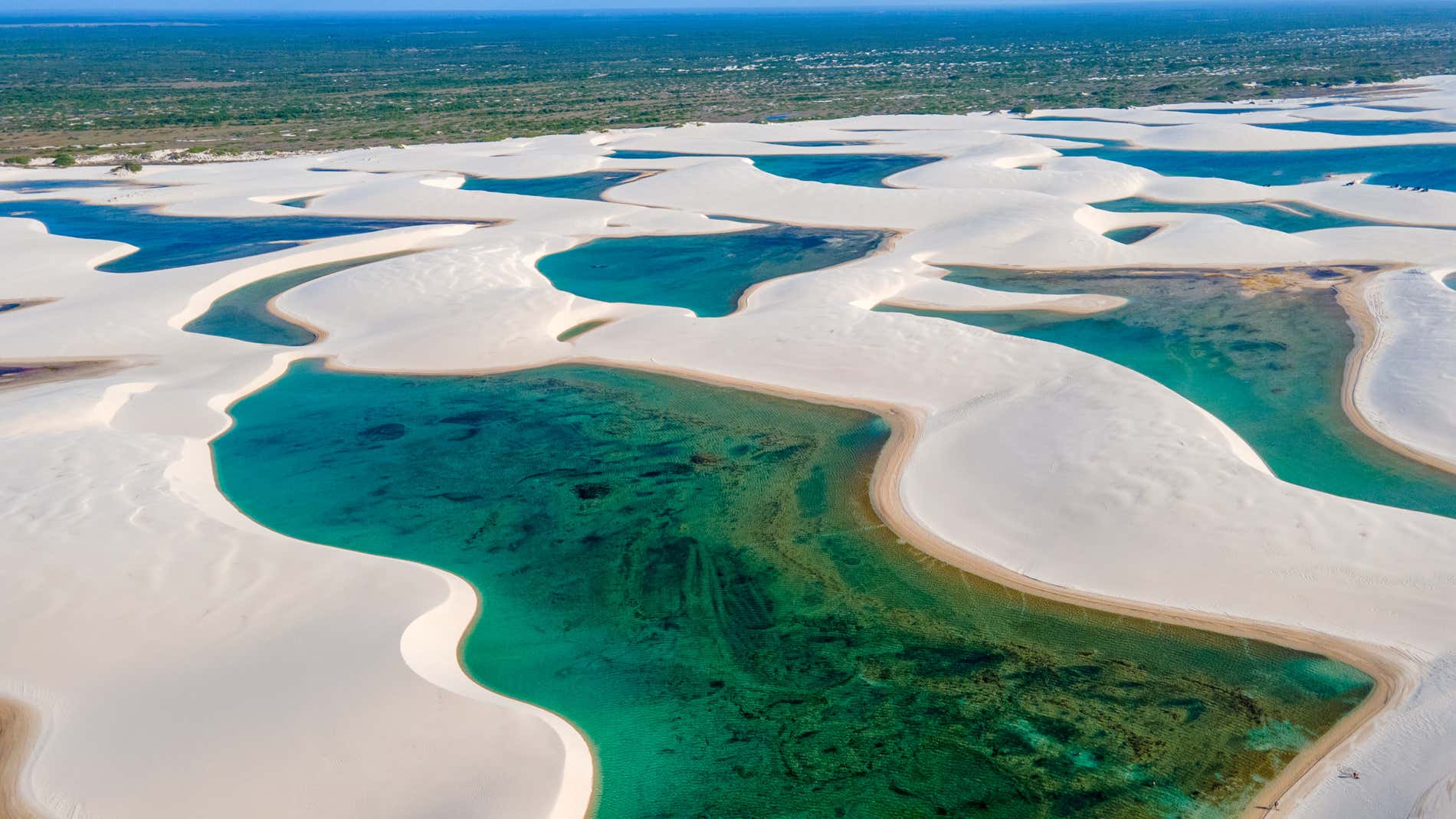 Vista aerea delle lagune turchesi di Lençóis Maranhenses