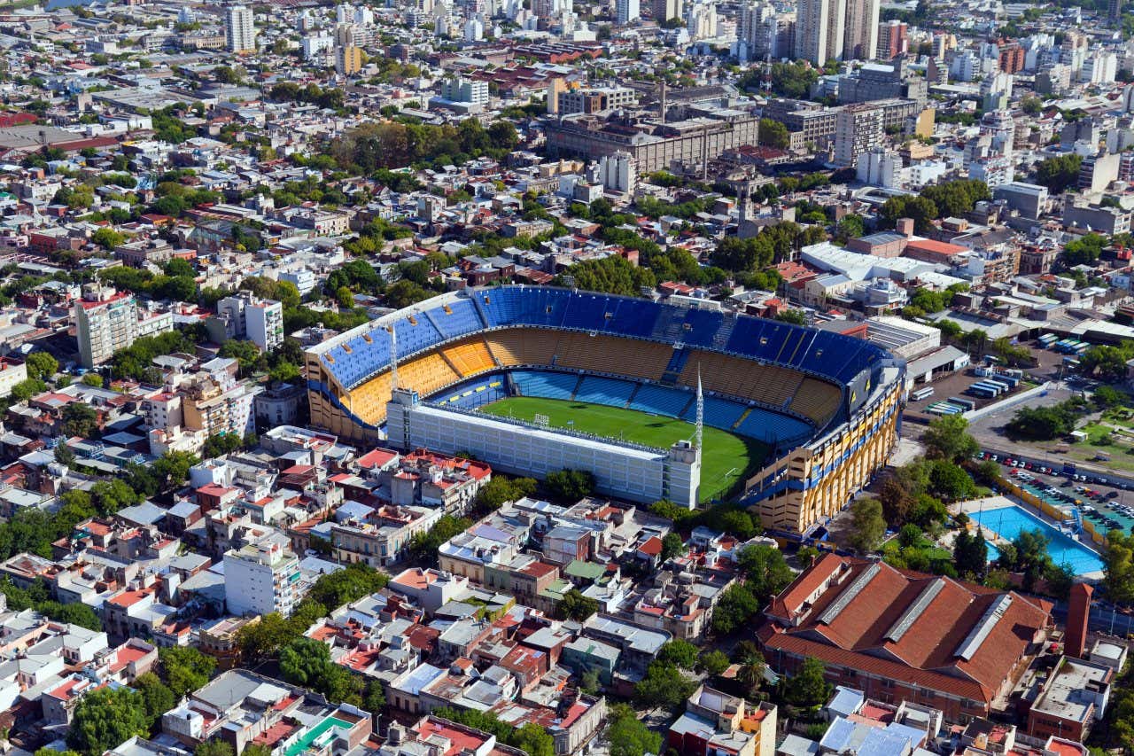 Vue aérienne sur la Bombonera, le stade le plus emblématique de Buenos Aires, une visite à faire absolument en Argentine