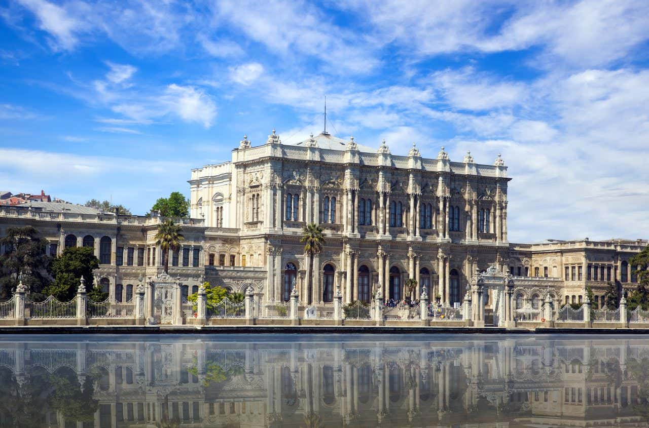 Façade d'un palais en face du Bosphore