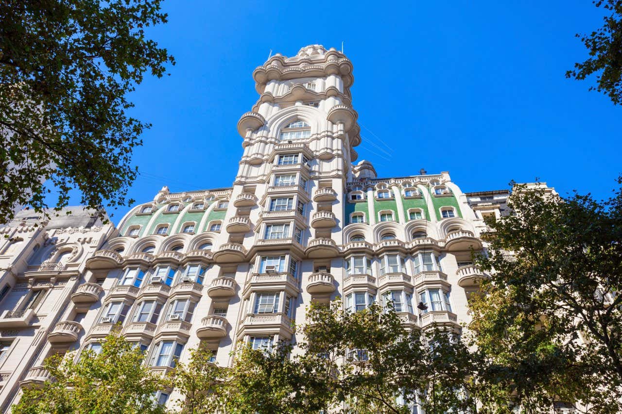 La fachada del Palacio Barolo, un lugar imprescindible en Buenos Aires