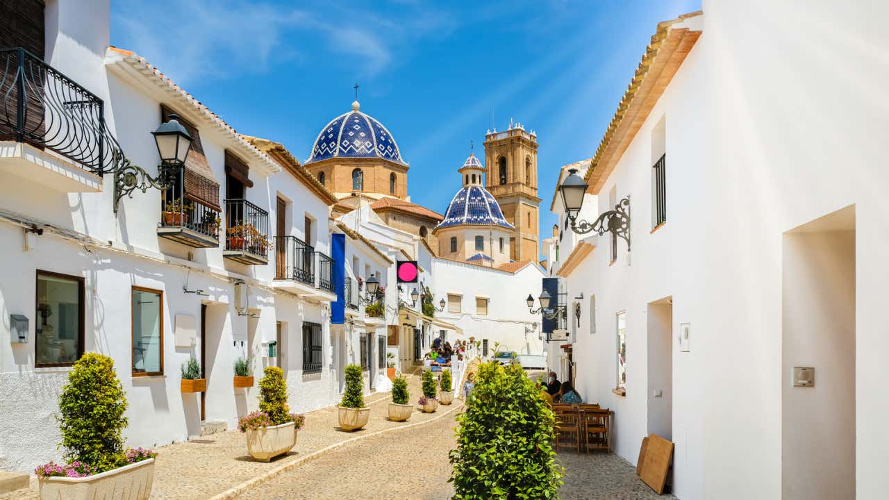 Calles blancas del centro histórico de Altea